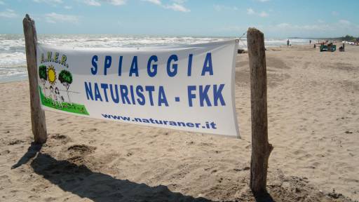 Ravenna La Spiaggia Naturista Di Lido Di Dante Riapre Il 25 Maggio