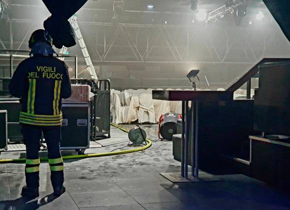 Rimini Incendio AllAltro Mondo Studios Prima Della Festa Di Capodanno