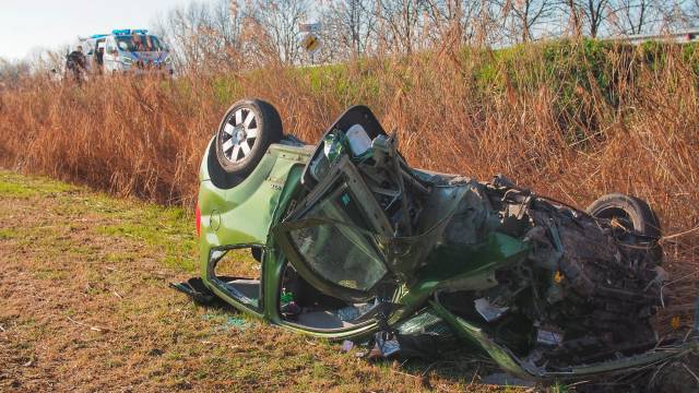 Massa Lombarda Incidente Lauto Si Ribalta E Finisce Distrutta Donna