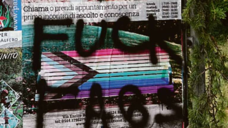 Ravenna Scritte Omofobe Sui Manifesti Del Centro Lgbti