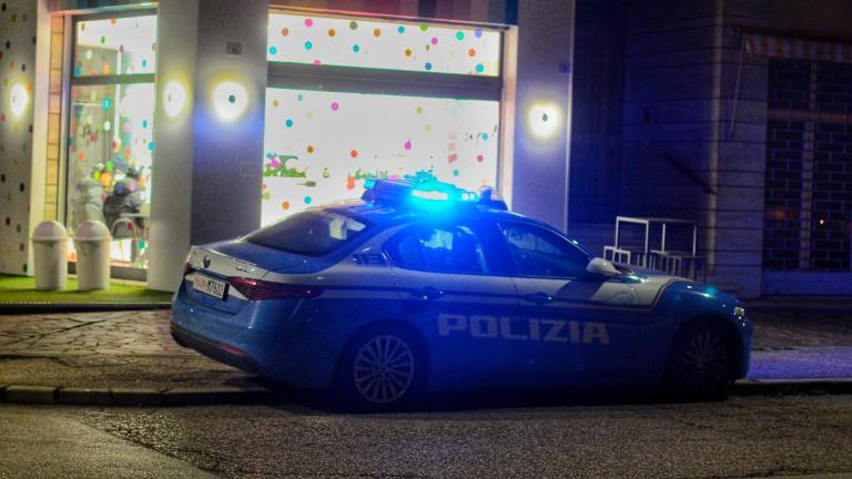 Ravenna Armato Di Pistola Tenta Una Rapina In Gelateria