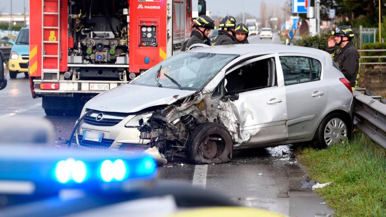 Santarcangelo Incidente Terribile Frontale Sulla Via Emilia Camion