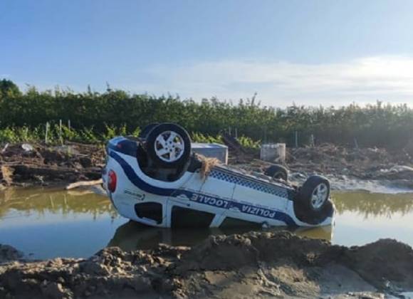 Boncellino Dopo L Alluvione Spunta Un Auto Ribaltata Della Polizia Locale