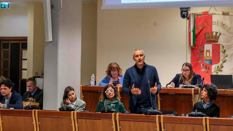 Rimini, c’è il sì all’assestamento di bilancio. Avanzano centro servizi per l’acquacoltura, riqualificazione del Ponte Tiberio e altre opere