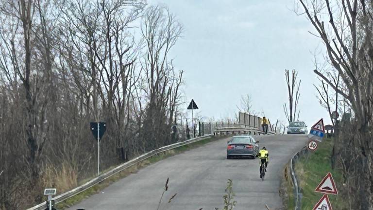 Savignano, riaperto il cavalcaferrovia di via Alberazzo