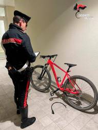 Cesena, sorpreso in sella a una bici rubata: il proprietario può reclamarla ai Carabinieri