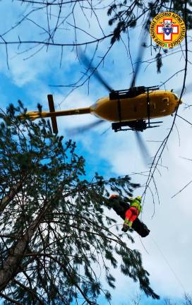 Rocca San Casciano: “Il 79enne ritrovato sta bene”. Le immagini del salvataggio - GALLERY