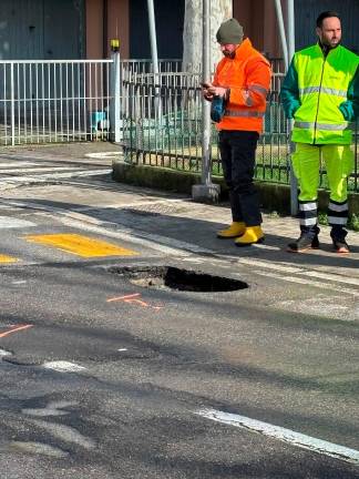 San Mauro Mare, si apre una voragine: via Litorale Marina chiusa al traffico - Gallery