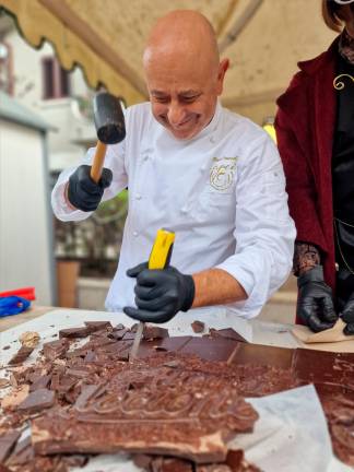 Una tavoletta di cioccolato di 30 chili per il compleanno di Riccione - Gallery