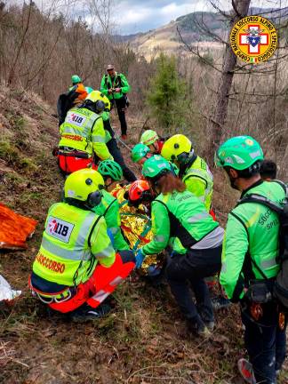 Rocca San Casciano: “Il 79enne ritrovato sta bene”. Le immagini del salvataggio - GALLERY