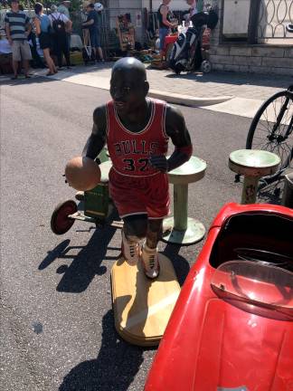 Gambettola, Mostrascambio 2024: dal Bravo Piaggio alla statua di Michael Jordan, si trova di tutto VIDEO GALLERY