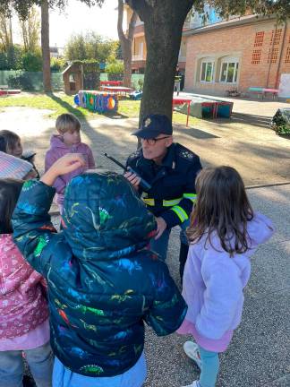 Cesena, la Polizia stradale alla scuola dell’Infanzia di San Giorgio spiega le principali regole della circolazione - Gallery