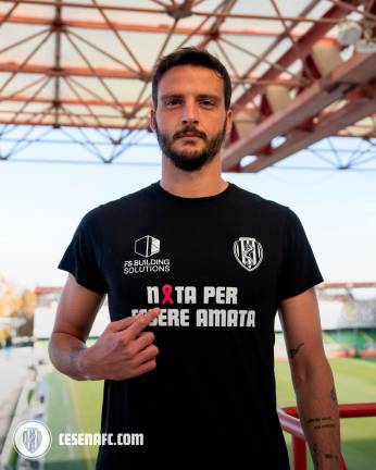 Il capitano del Cesena Giuseppe Prestia