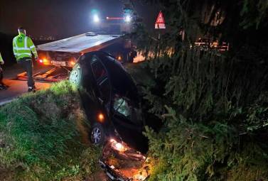 Cesena, supera un ciclista e finisce con l’auto nel fosso: 20enne di Bertinoro soccorso da due passanti