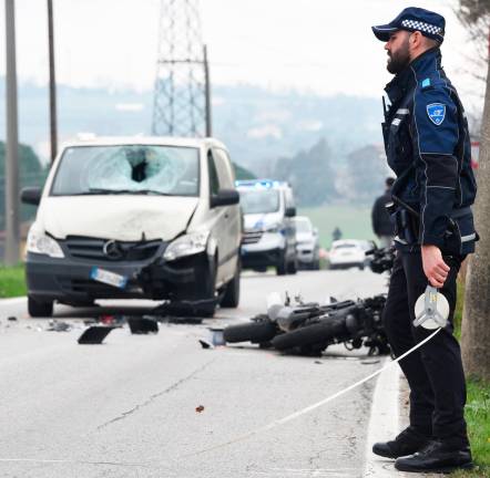 Coriano, incidente frontale tra moto e furgone: 17enne in gravi condizioni VIDEO GALLERY