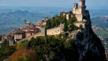 San Marino, arriva il Tour de France: le Torri si illuminano di giallo