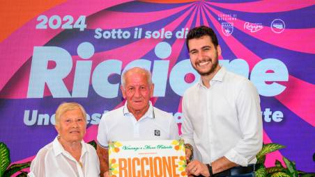 “Noi da 51 anni in vacanza a Riccione e il nostro caro Luciano riposa al cimitero di Coriano”: la storia commovente di Anna e Vincenzo