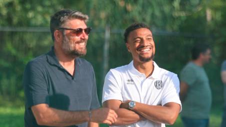 Un Fabio Artico sorridente ad Acquapartita insieme a Joseph Ceesay, esterno destro prelevato dal Malmö foto gianmaria zanotti