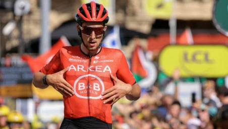 Tour de France, Vauquelin vince la Cesenatico-Bologna, Pogacar nuova maglia gialla