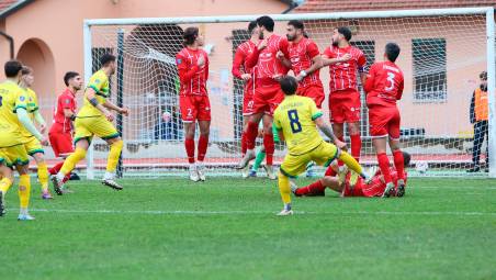 La traversa colpita da Mattia Gasperoni dopo 7 minuti (foto Mmph)