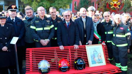 Ravenna, una panchina rossa al comando dei Vigili del Fuoco