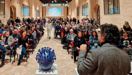 Faenza, “Aggiudicato!”: l’asta benefica di Ente Ceramica è un vero successo