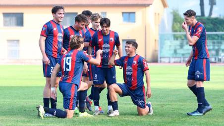 Lorenzo Melloni e Manuel Garavini festeggiano un gol foto MMPH