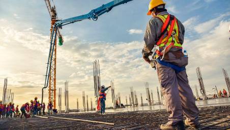 Lavoratori impegnati in un cantiere