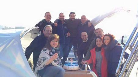 Foto di gruppo qualche anno fa con titolari e collaboratori di Albatros