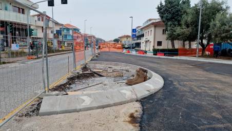 Riccione, rotatoria di viale Abruzzi: via alla seconda fase dei lavori