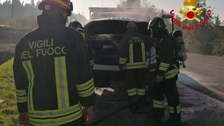 Castrocaro, furgone a fuoco in via Mengozzi