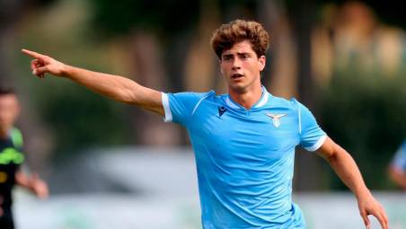 Luca Falbo in azione con la maglia della Lazio