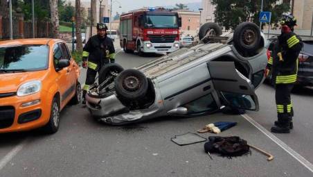 Predappio, incidente: si ribalta con l’auto, intervengono i Vigili del Fuoco