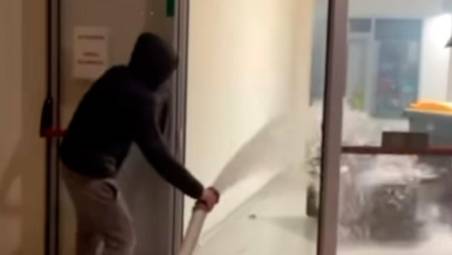 Raid al Fashion Outlet di Savignano Mare: identificati 5 baby vandali