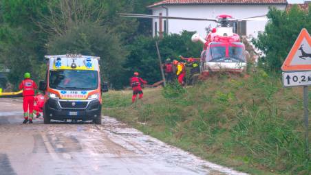 I soccorsi a Traversara di Bagnacavallo (foto Massimo Fiorentini)