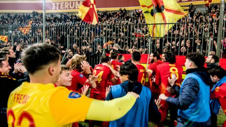 Il Ravenna festeggia la vittoria (Fotoservizio Massimo Fiorentini)