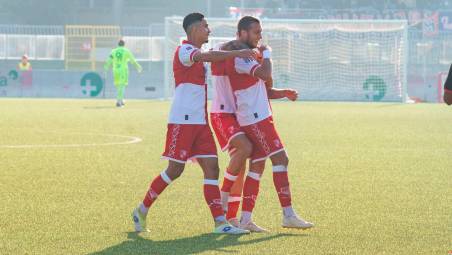 Parigi festeggiato dopo il gol del pareggio (foto Morosetti)