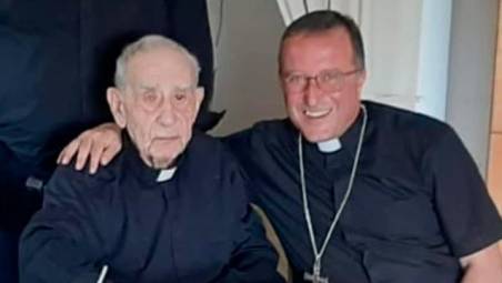 Don Peppino Innocentini e il vescovo Domenico Beneventi