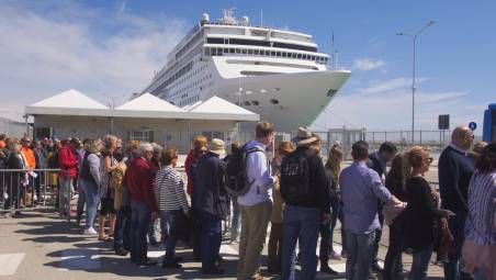 Turisti delle crociere a Marina di Ravenna