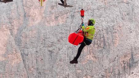 Scivola sulla neve in montagna e vola nel dirupo per 30 metri: ferita una sammarinese di 29 anni
