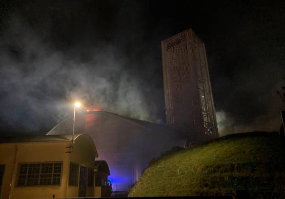 Imola, incendio in corso al tetto della centrale Hera di via Casalegno