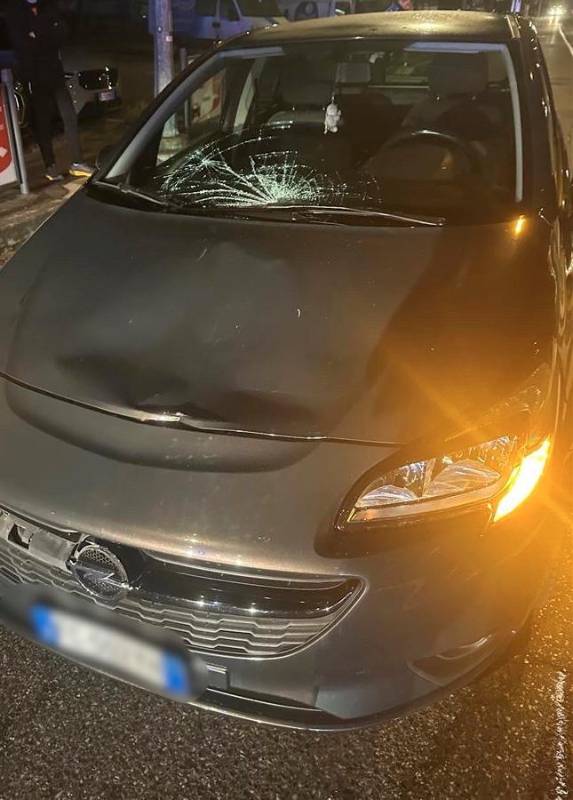 Cesena, incidente: donna investita da un’auto mentre attraversa la strada