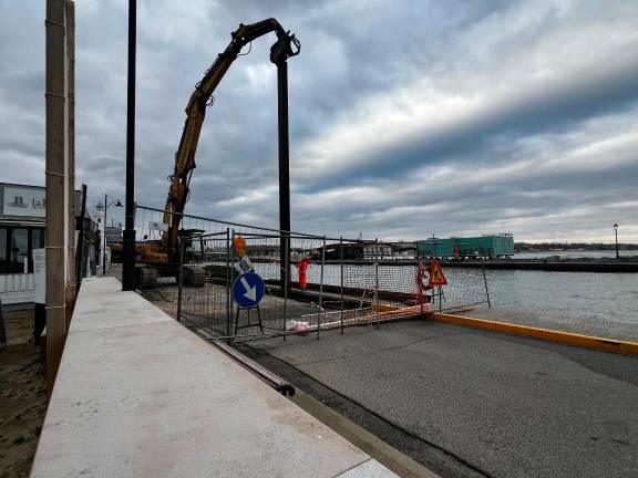 Cesenatico, al Molo di Levante un nuovo muretto antiesondazione