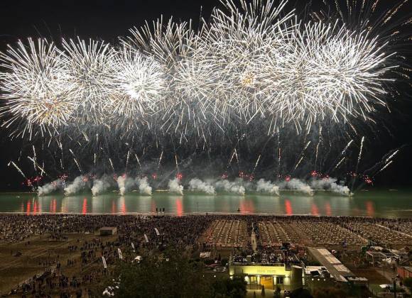 Cesenatico, i fuochi della festa di Garibaldi VIDEO