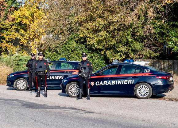 Faenza Entra In Un Appartamento Per Rubare Gioielli E Vestiti Arrestato