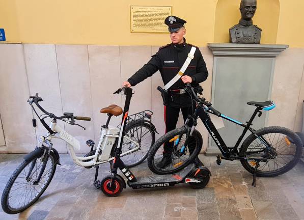 Forlì, furti di monopattino e biciclette: la refurtiva recuperata dai Carabinieri