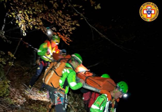 Cade durante la cordata: 6 ore di intervento per soccorrere un 27enne riminese a Valle del Pasubio