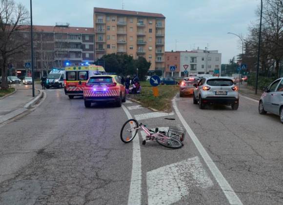 Ravenna, Incidente: Travolta Da Un’auto Mentre Va In Bici A Scuola, La ...