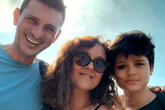 Andrea con la moglie Yasemin e il figlio Mattia