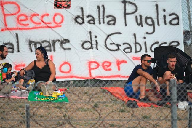 “Se sei incerto, tieni aperto”: gli striscioni per la MotoGp a Misano - Gallery